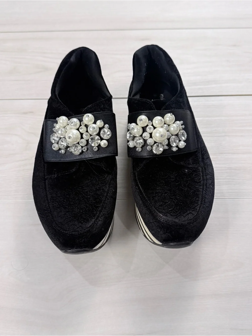 Embossed velvet Black Pearl-Embellished Platform loafers - Women's